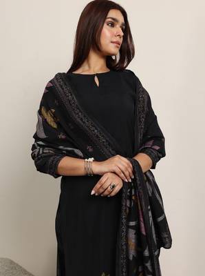 Women floral printed kurta with trousers & dupatta 1