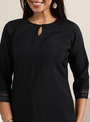 Women floral printed kurta with trousers & dupatta 3