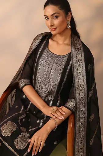 Women ethnic motifs embroidered kurta with trouser & dupatta