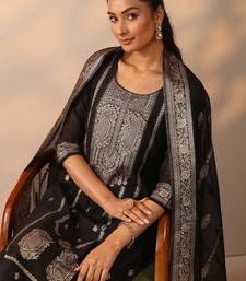 Women ethnic motifs embroidered kurta with trouser & dupatta
