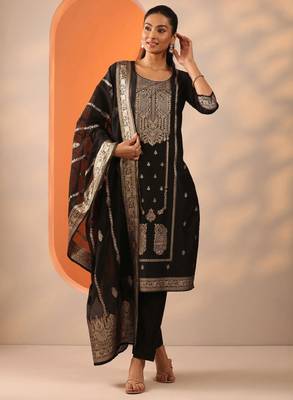 Women ethnic motifs embroidered kurta with trouser & dupatta 1