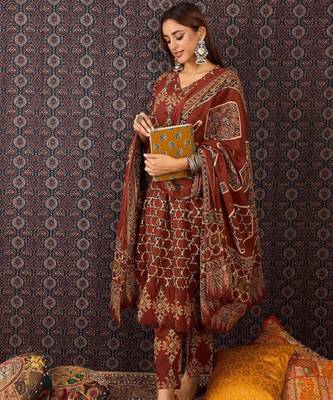 Women ethnic motifs printed pure cotton kurta with trousers & dupatta 3