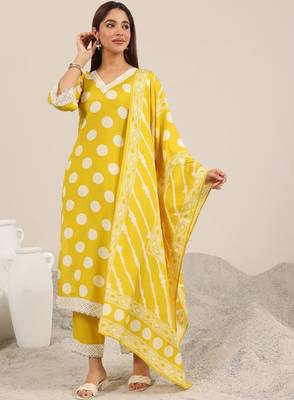 Women printed v-neck kurta with trousers & dupatta 1