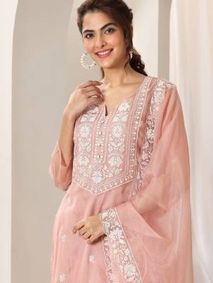 Floral embroidered notch neck organza straight kurta & trousers with dupatta 2