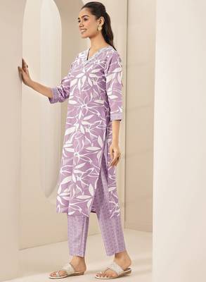 Floral printed v-neck straight kurta with trousers & dupatta 3