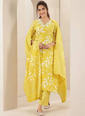 Floral printed v neck thread work straight kurta with trousers & dupatta 1