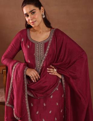 Women ethnic motifs printed kurta with trousers & dupatta 2