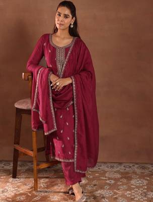 Women ethnic motifs printed kurta with trousers & dupatta 1