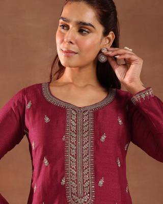 Women ethnic motifs printed kurta with trousers & dupatta 3