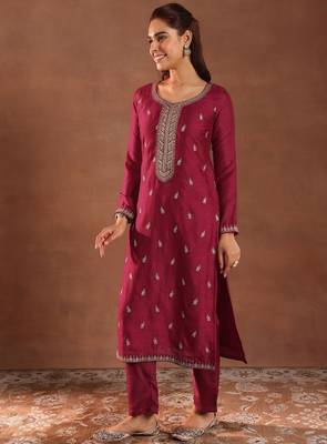Women ethnic motifs printed kurta with trousers & dupatta 4
