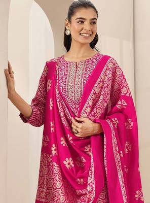 Women ethnic motifs printed regular mirror work kurta & trousers with dupatta 3