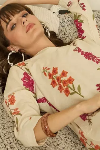 Women floral printed regular thread work kurta with palazzos