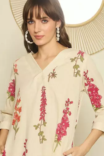 Women floral printed regular thread work kurta with palazzos