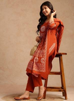 Women ethnic motifs printed regular pure cotton kurta & trousers with dupatta 1