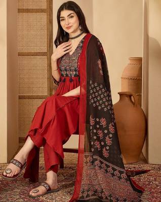 Women ethnic motifs printed empire thread work kurta with trousers & with dupatta 1