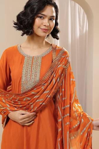 Women ethnic motifs embroidered kurta with harem pants & dupatta