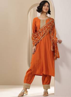 Women ethnic motifs embroidered kurta with harem pants & dupatta 2