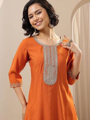 Women ethnic motifs embroidered kurta with harem pants & dupatta 3