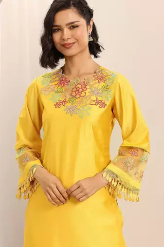 Floral embroidered regular thread work v-neck kurta with trousers & dupatta