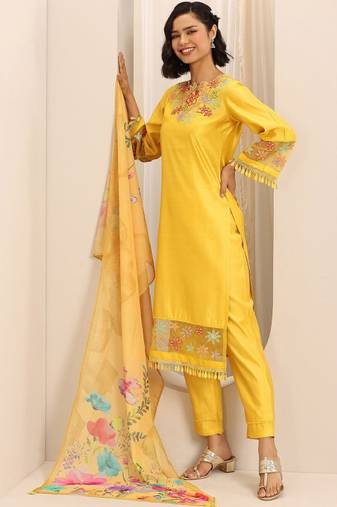 Floral embroidered regular thread work v-neck kurta with trousers & dupatta