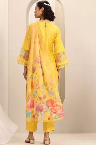 Floral embroidered regular thread work v-neck kurta with trousers & dupatta