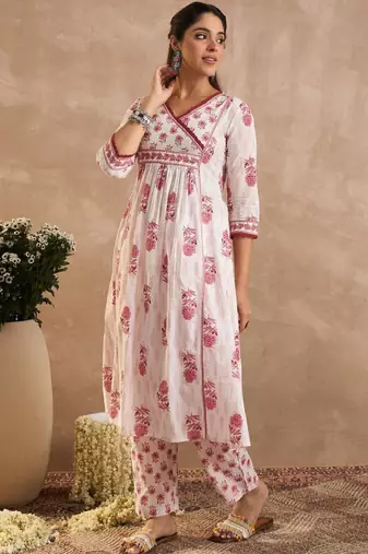 Women floral printed regular pure cotton kurta with trousers