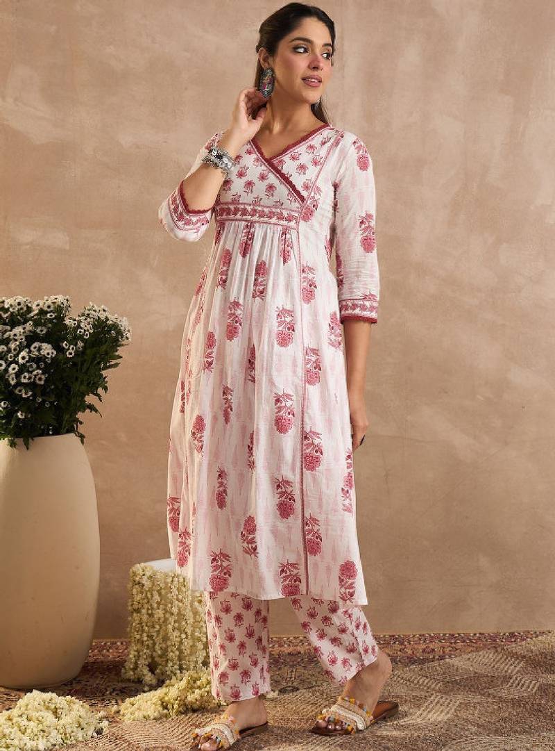 Women floral printed regular pure cotton kurta with trousers