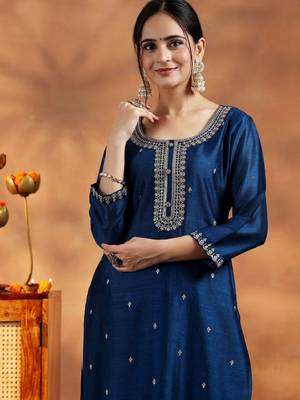 Floral embroidered round neck zari pure silk kurta 2