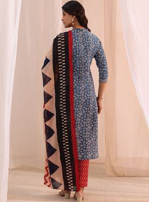 Women geometric printed kurta with trousers & dupatta 3