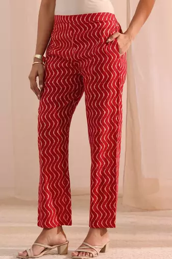 Women geometric printed kurta with trousers & dupatta