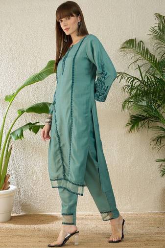 Women ethnic motifs embroidered regular thread work kurta with trousers