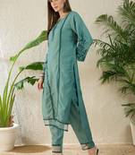 Women ethnic motifs embroidered regular thread work kurta with trousers