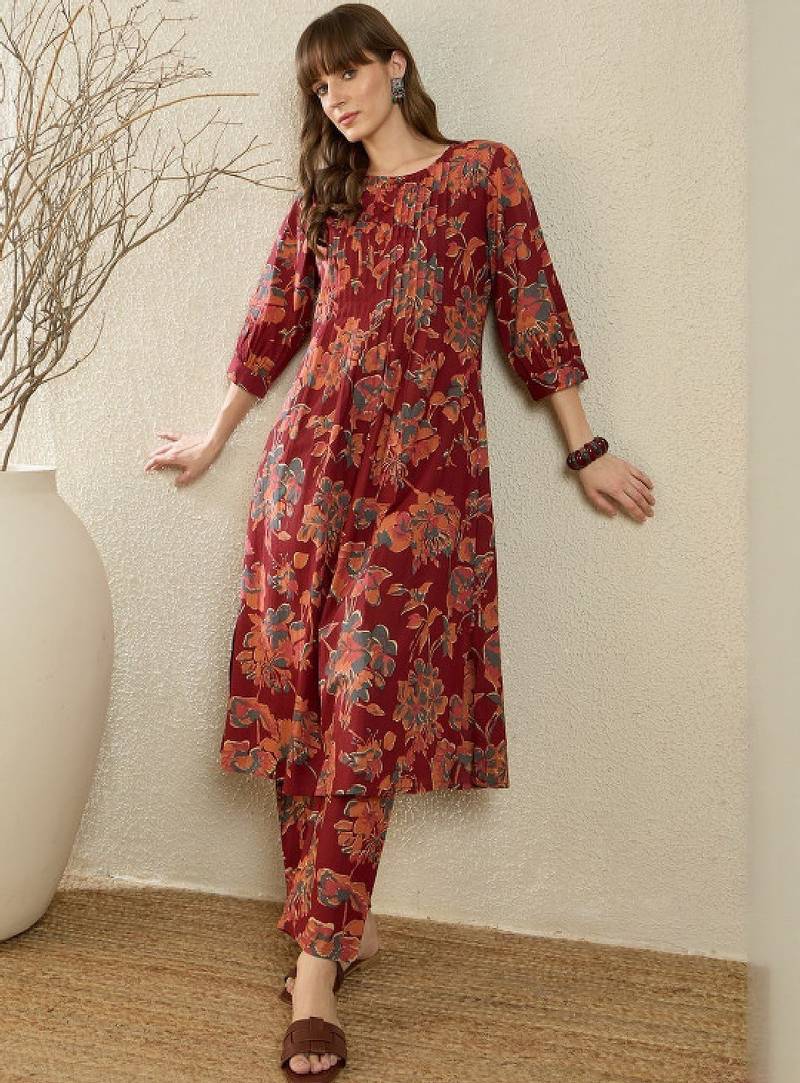 Women floral printed pleated pure cotton kurta with trousers