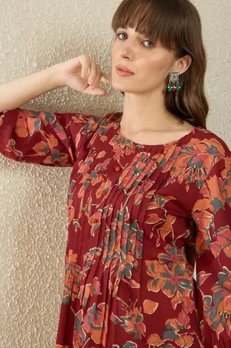 Women floral printed pleated pure cotton kurta with trousers