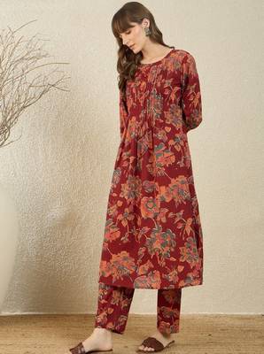 Women floral printed pleated pure cotton kurta with trousers 3