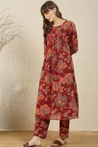 Women floral printed pleated pure cotton kurta with trousers