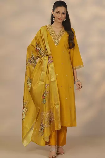Women ethnic motifs embroidered regular kurta with trousers & with dupatta