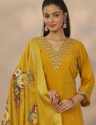 Women ethnic motifs embroidered regular kurta with trousers & with dupatta 2