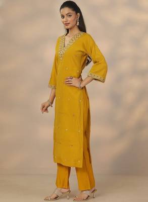 Women ethnic motifs embroidered regular kurta with trousers & with dupatta 3