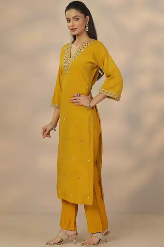 Women ethnic motifs embroidered regular kurta with trousers & with dupatta