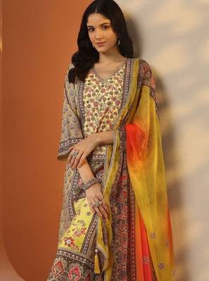 Ethnic motifs printed v-neck kurta with trousers & dupatta 1