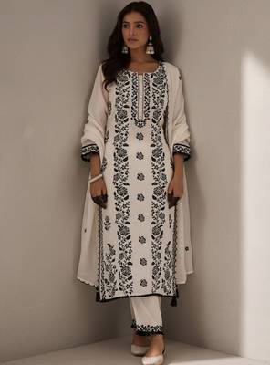 Ethnic motifs embroidered regular thread work kurta with trousers & dupatta 3