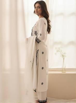 Ethnic motifs embroidered regular thread work kurta with trousers & dupatta 4