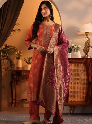Woven design printed thread work straight kurta with harem pants & dupatta 2