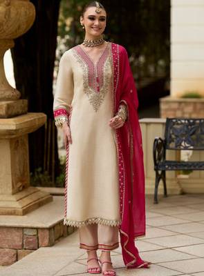 Ethnic motifs embroidered v-neck mirror work kurta with trousers & dupatta 1