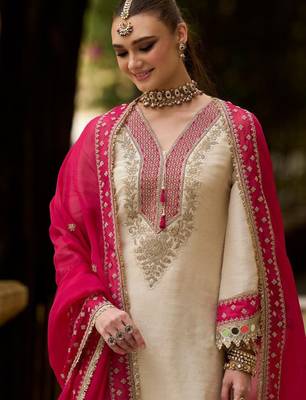 Ethnic motifs embroidered v-neck mirror work kurta with trousers & dupatta 2