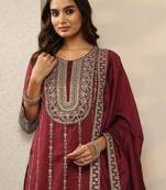 Women ethnic motifs embroidered regular thread work kurta with sharara & with dupatta