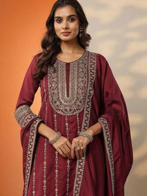 Women ethnic motifs embroidered regular thread work kurta with sharara & with dupatta 3