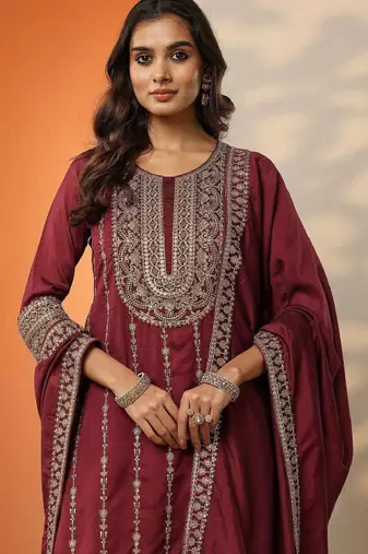 Women ethnic motifs embroidered regular thread work kurta with sharara & with dupatta