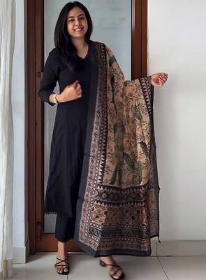 Women ethnic motifs regular kurta with trousers & with dupatta 1